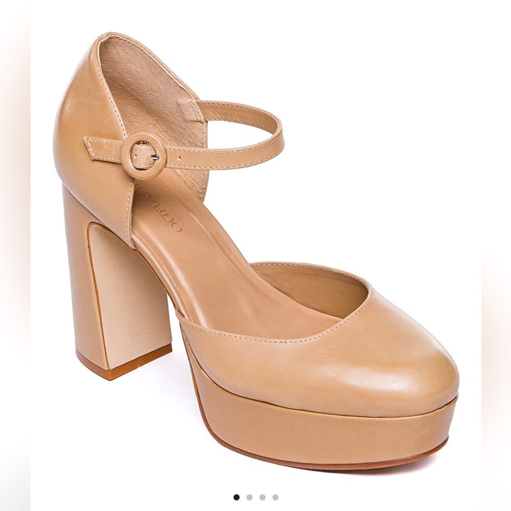 Bernardo Valencia Pumps